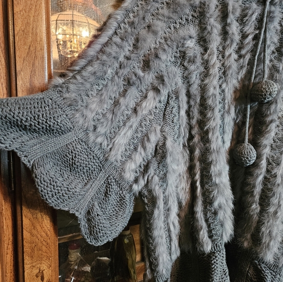 Donna Vinci Grey Short Sleeves Hooded Knit Rabbit Fur Sweater with pom pom XL - Picture 4 of 8